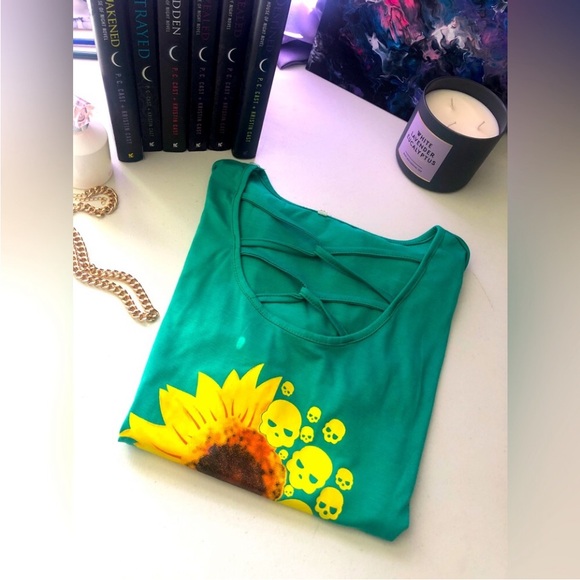 You Are My Sunshine  & Skull Inspirational Graphic Tee Women Medium Kelly green - Picture 3 of 8